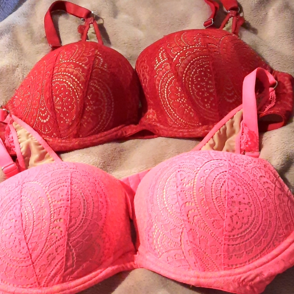Lot of 2 bras 38D city chic